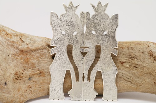 Twee-zilveren-olifanten-door-goudsmid-Sarah-Schuchard-naar-ontwerp-van-Erik-R.-Noorman-2020